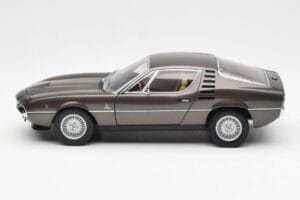 Alfa Romeo Montreal Brun Metallic AUTOart 1:18 70173 Metall — bild 4 av 8