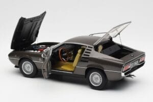 Alfa Romeo Montreal Brun Metallic AUTOart 1:18 70173 Metall — bild 5 av 8