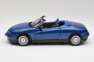 Alfa Romeo Spider 916 Periwinkle Blå Maisto 1:18 50308 Metall — bild 3 av 7