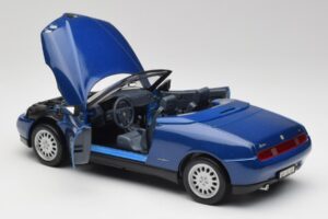 Alfa Romeo Spider 916 Periwinkle Blå Maisto 1:18 50308 Metall — bild 4 av 7