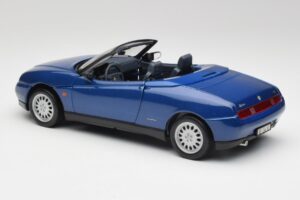 Alfa Romeo Spider 916 Periwinkle Blå Maisto 1:18 50308 Metall — bild 6 av 7