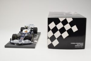 AlphaTauri AT03 #22 Y. Tsunoda Bahrain GP 2022 Minichamps 1:18 117220122 Metall — bild 6 av 6
