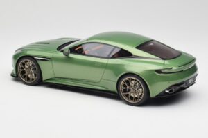 Aston Martin DB12 Grön GT Spirit 1:18 GT466 Resin — bild 4 av 5