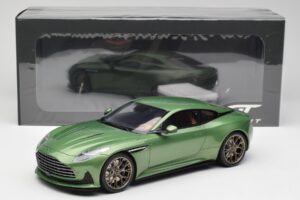 Aston Martin DB12 Grön GT Spirit 1:18 GT466 Resin — bild 5 av 5