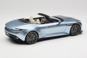 Aston Martin DB12 Volante Caribbean Blue Pearl GT Spirit 1:18 GT479 Resin — bild 2 av 6