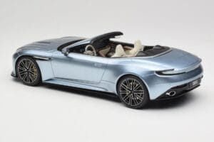 Aston Martin DB12 Volante Caribbean Blue Pearl GT Spirit 1:18 GT479 Resin — bild 5 av 6