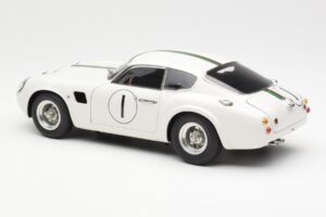 Aston Martin DB4 GT Zagato #1 24 Hours of Le Mans 1961 CMC 1:18 M-139 Metall — bild 5 av 6