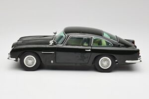 Aston Martin DB5 California Salviagrön Chrono 1:18 H1001 Metall — bild 4 av 8