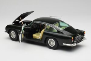 Aston Martin DB5 California Salviagrön Chrono 1:18 H1001 Metall — bild 5 av 8