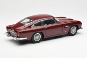 Aston Martin DB5 Dubonnet Röd AUTOart 1:18 70213 Metall — bild 3 av 8