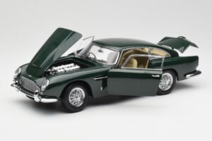 Aston Martin DB5 RHD Grön AUTOart 1:18 70024 Metall — bild 2 av 8