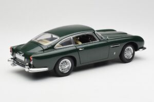 Aston Martin DB5 RHD Grön AUTOart 1:18 70024 Metall — bild 3 av 8