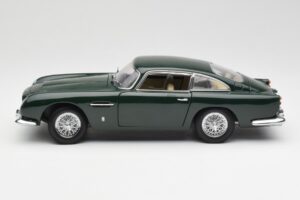 Aston Martin DB5 RHD Grön AUTOart 1:18 70024 Metall — bild 4 av 8