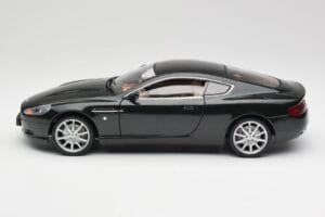Aston Martin DB9 Svart Solido 1:18 15025600 Metall — bild 4 av 8