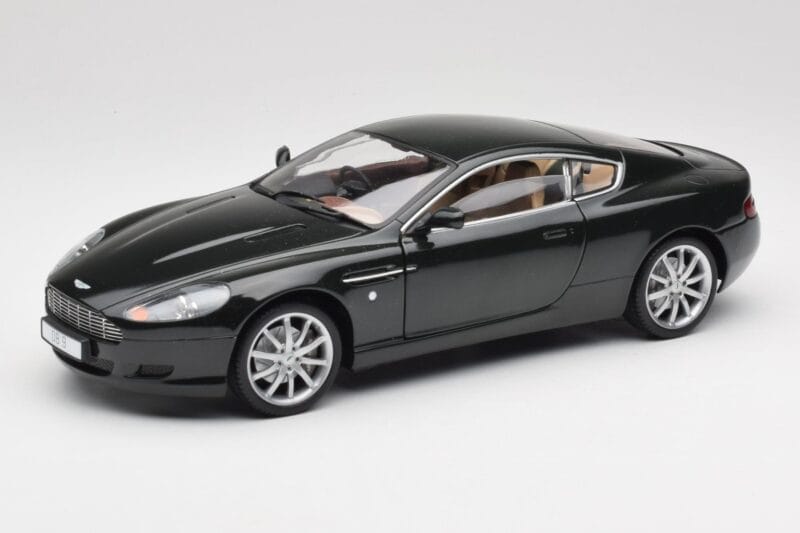 Aston Martin DB9 Svart Solido 1:18 15025600 Metall