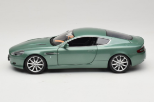 Aston Martin DB9 Grön Minichamps 1:18 150137322 Metall — bild 4 av 8