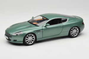 Aston Martin DB9 Grön Minichamps 1:18 150137322 Metall