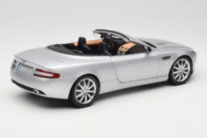 Aston Martin DB9 Volante Silver Minichamps 1:18 150137334 Metall — bild 3 av 8