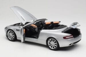 Aston Martin DB9 Volante Silver Minichamps 1:18 150137334 Metall — bild 5 av 8