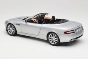 Aston Martin DB9 Volante Silver Minichamps 1:18 150137334 Metall — bild 7 av 8