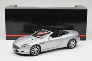 Aston Martin DB9 Volante Silver Minichamps 1:18 150137334 Metall — bild 8 av 8