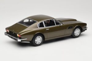 Aston Martin DBS Olive Grön CMR 1:18 CMR003 Metall — bild 2 av 6