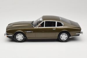 Aston Martin DBS Olive Grön CMR 1:18 CMR003 Metall — bild 3 av 6