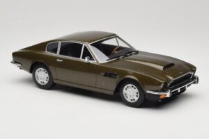 Aston Martin DBS Olive Grön CMR 1:18 CMR003 Metall — bild 4 av 6