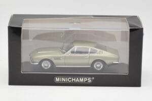 Aston Martin DBS Silvergrön Metallic Minichamps 1:43 400137600 Metall — bild 4 av 4