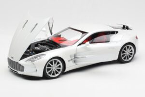 Aston Martin One-77 Morning Frost Vit AUTOart 1:18 70244 Metall — bild 2 av 8