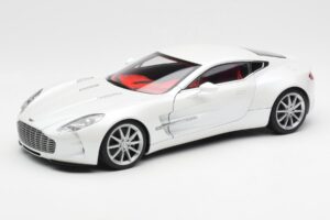 Aston Martin One-77 Morning Frost Vit AUTOart 1:18 70244 Metall