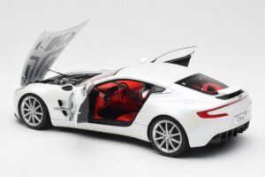 Aston Martin One-77 Morning Frost Vit AUTOart 1:18 70244 Metall — bild 5 av 8