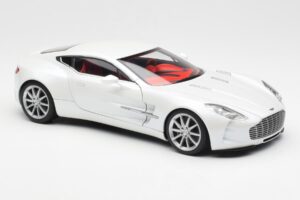 Aston Martin One-77 Morning Frost Vit AUTOart 1:18 70244 Metall — bild 6 av 8