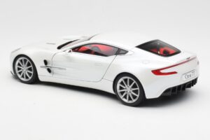 Aston Martin One-77 Morning Frost Vit AUTOart 1:18 70244 Metall — bild 7 av 8