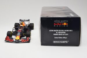 Aston Martin Red Bull Racing RB15 #33 M. Verstappen Winner Brazil GP 2019 Minichamps 1:18 110191933 Metall — bild 6 av 6