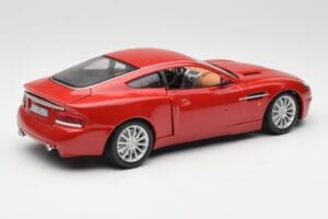 Aston Martin V12 Vanquish Röd Bburago 1:18 34063 Metall — bild 3 av 8