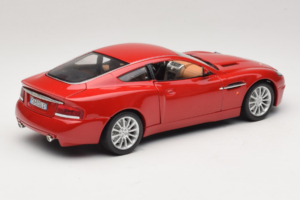 Aston Martin V12 Vanquish Röd Bburago 1:18 33334063 Metall — bild 3 av 8