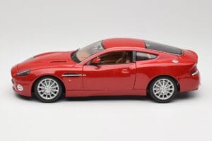 Aston Martin V12 Vanquish Röd Bburago 1:18 34063 Metall — bild 4 av 8