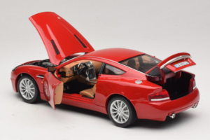 Aston Martin V12 Vanquish Röd Bburago 1:18 33334063 Metall — bild 5 av 8