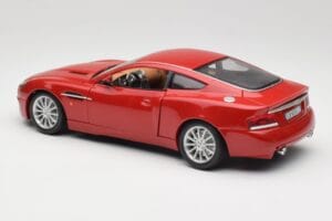 Aston Martin V12 Vanquish Röd Bburago 1:18 34063 Metall — bild 7 av 8