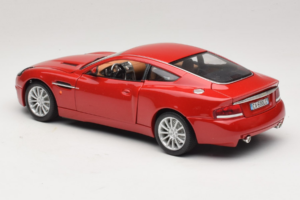 Aston Martin V12 Vanquish Röd Bburago 1:18 33334063 Metall — bild 7 av 8
