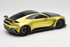 Aston Martin V12 Vantage Final Edition Cosmopolitan Yellow TopSpeed 1:18 TS0453 Metall — bild 2 av 6