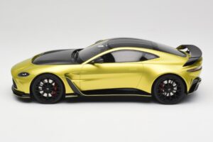 Aston Martin V12 Vantage Final Edition Cosmopolitan Yellow TopSpeed 1:18 TS0453 Metall — bild 3 av 6