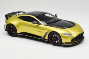 Aston Martin V12 Vantage Final Edition Cosmopolitan Yellow TopSpeed 1:18 TS0453 Metall — bild 4 av 6