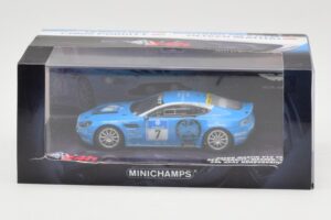 Aston Martin V12 Vantage #7 U. Bez / Porritt / R. Meaden / Mathai 24 Hours Nurburgring 2009 Minichamps 1:43 437091307 Metall — bild 4 av 4