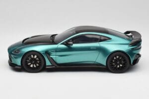 Aston Martin V12 Vantage Racing Green GT Spirit 1:18 GT922 Resin — bild 3 av 6