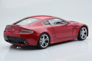 Aston Martin V12 Vantage Röd AUTOart 1:18 70208 Metall — bild 3 av 8