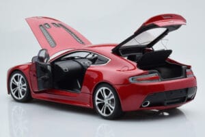 Aston Martin V12 Vantage Röd AUTOart 1:18 70208 Metall — bild 5 av 8