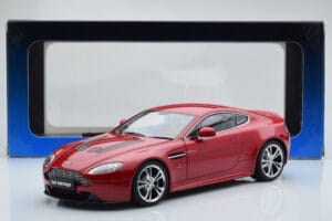 Aston Martin V12 Vantage Röd AUTOart 1:18 70208 Metall — bild 8 av 8