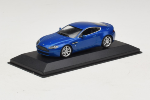 Aston Martin V8 Vantage Blue Metallic Minichamps 1:43 400137422 Metall — bild 2 av 4